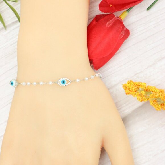 "Trendy Handmade Bracelet – A Thoughtful Gift for Girls & Women | UNVRC1407 - Picture 4 of 10